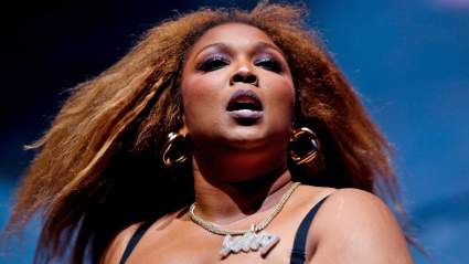 Lizzo luce un atuendo atrevido en su actuación de Coachella y muestra su transformación tras perder peso: FOTOS