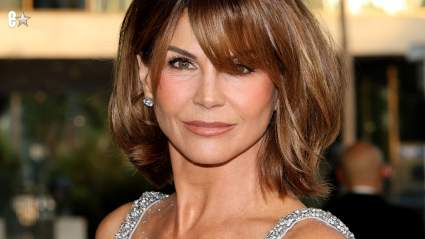 La estilista de Lori Loughlin se une al debate en línea sobre si su nuevo y deslumbrante look es una peluca.
