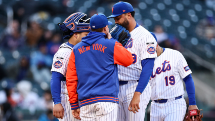 Los Mets de Nueva York señalan a Alex Cora como el principal candidato para reemplazar a Carlos Mendoza.