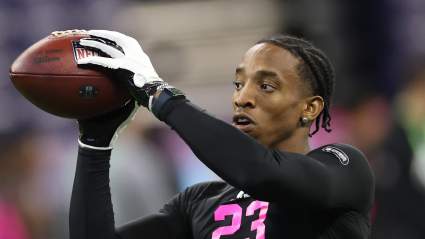 El nuevo cornerback de los Bears, Malik Muhammad, rompe el silencio en un video que se ha vuelto viral.