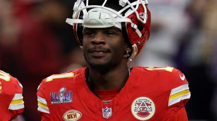 Ex receptor abierto bicampeón de los Chiefs firma con un contendiente de la NFC.