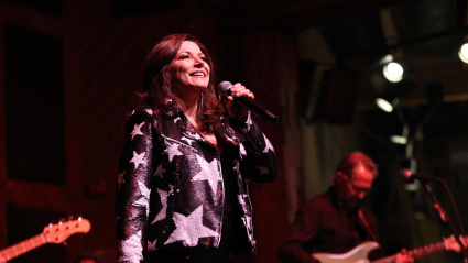 La estrella de la música country de los 90, Martina McBride, anuncia que va a ser abuela.