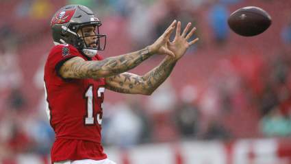 Los 49ers reciben duras críticas por el fichaje de Mike Evans en la agencia libre.