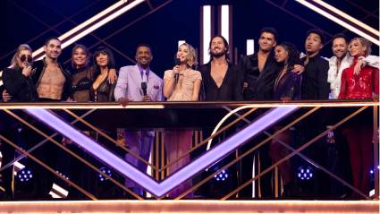 Los profesionales de “Dancing With the Stars” hablan sobre cómo lidiar con parejas famosas enamoradas.
