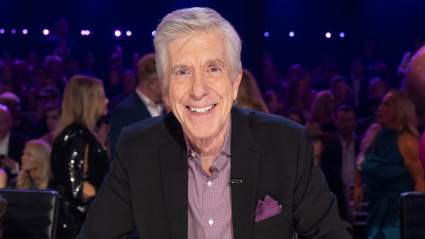 VER: Tom Bergeron apoya a Mark Ballas de la manera más dulce.