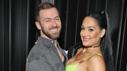 Un ex bailarín profesional de DWTS recuerda haberse puesto en contacto con Artem Chigvintsev tras su ruptura con Nikki Bella.