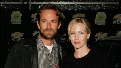 Jennie Garth afirma que el fallecido Luke Perry se puso en contacto con ella: "Todavía se me pone la piel de gallina cada vez que hablo de ello".