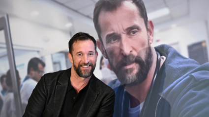 Noah Wyle, estrella de 'The Pitt', posa con su esposa e hijos durante una rara aparición familiar: FOTOS