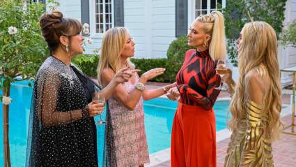 La estrella de RHOBH habla sobre el espectacular vestido que lució en la reunión de la temporada 15 y que ha hecho que sus fans la califiquen de "icónica".
