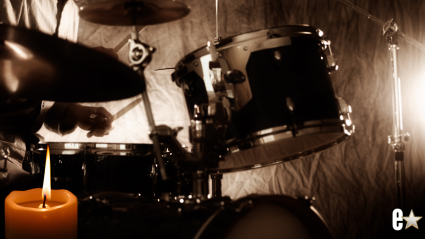 El legendario baterista detrás de éxitos icónicos fallece a los 86 años: el mundo de la música lamenta la pérdida de "uno de los más grandes".