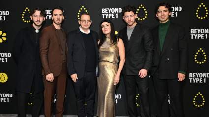 Denise, la madre de los Jonas Brothers, revela que sufrió un derrame cerebral y comparte su proceso de recuperación.