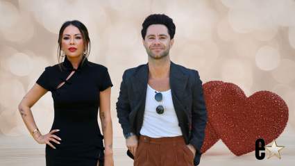Janel Parrish y Sasha Farber desatan rumores de romance con un momento de muestras de afecto en público.