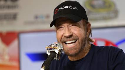 La familia de Chuck Norris se pronuncia en contra de las falsas afirmaciones sobre la IA tras su fallecimiento.