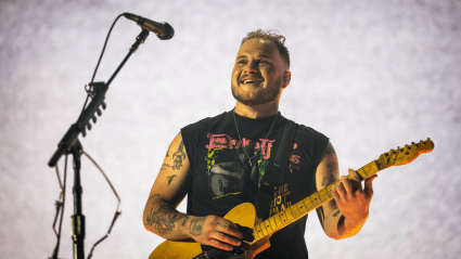 Zach Bryan admite que cumplir 30 años "es diferente" después de un año complicado.