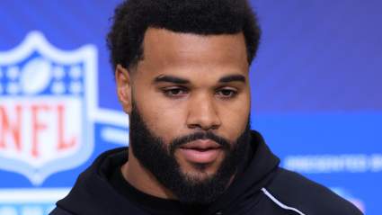 Los Angeles Chargers seleccionan al apoyador Akheem Mesidor con la selección número 22 de la primera ronda.