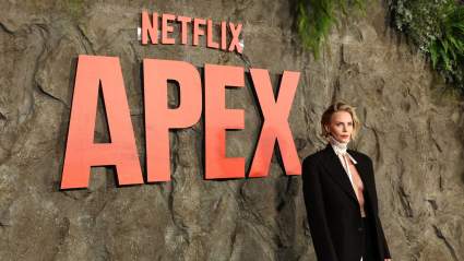 Charlize Theron y Taron Egerton hablan abiertamente sobre cómo se exigieron al máximo mutuamente en 'Apex' de Netflix.