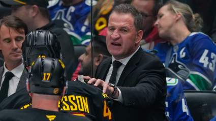 Los Canucks deben fichar al prometedor centro de los Bruins, de 1,93 metros de altura.