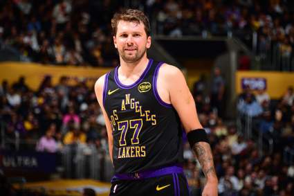 Los Lakers buscan el objetivo perfecto para un posible intercambio, mientras que los Pelicans se enfrentan a importantes interrogantes.