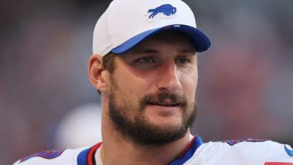 Los Browns se ven presionados para incorporar a un exjugador de los Bills, un pass rusher con un contrato de 12 millones de dólares, para reforzar su defensa.