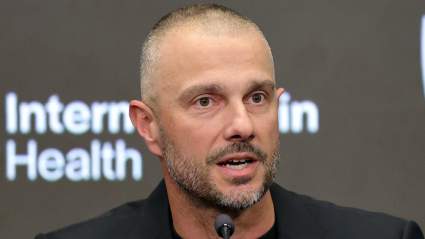 El gerente general de los Raiders comparte una importante decisión sobre la situación del mariscal de campo antes del Draft de la NFL.