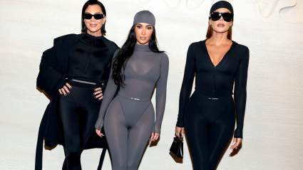 Los hijos de las Kardashian recrean de forma hilarante los memes de Kim y Kris Jenner.