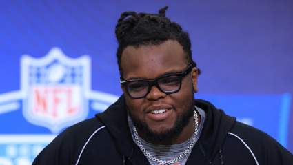 Se prevé que los Buffalo Bills seleccionen en el draft a un jugador All-American de AP de 326 libras.