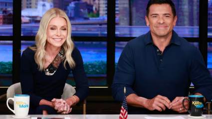 Kelly Ripa se ríe de la inesperada escapada de su perro al baño en 'Live With Kelly and Mark'.