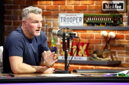 Pat McAfee reacciona ante el inusual movimiento de los Steelers.