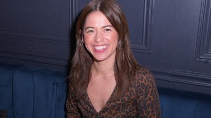 La estrella de Food Network, Molly Yeh, adelanta que su nuevo programa es como 'The Bachelorette', pero con 'pasteles'.
