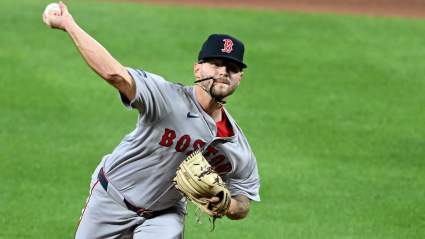 Los Phillies ascienden a un ex relevista de los Red Sox tras el colapso del bullpen contra los Cubs.