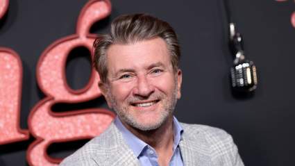 Robert Herjavec, estrella de 'Shark Tank', ofrece un mensaje inspirador a la próxima generación de emprendedores.