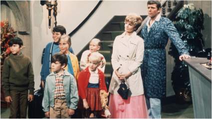 Christopher Knight, estrella de 'The Brady Bunch', aclara los rumores sobre su romance con su compañera de reparto.
