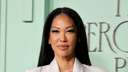 Kimora Lee Simmons luce radiante en una reciente sesión de fotos como modelo después de que su esposo, del que está separada, solicitara el divorcio.