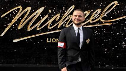 Prince Jackson rinde homenaje a Michael Jackson con un emotivo tributo en el estreno de 'Michael'.