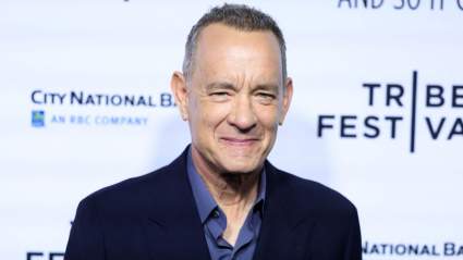 MIRA: Tom Hanks anima con orgullo a su hijo Chet Hanks en Stagecoach en un tierno momento.
