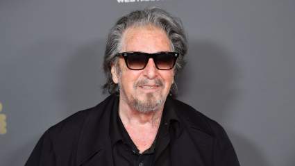 Al Pacino, de 86 años, se roba el protagonismo con sus divertidos pasos de baile en su fiesta de cumpleaños.