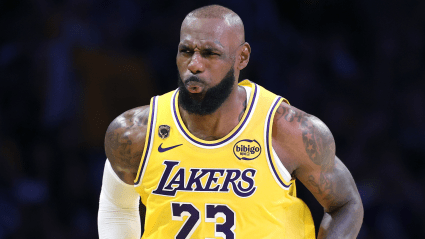 El futuro de LeBron James con los Lakers está en riesgo, mientras los Rockets contraatacan.