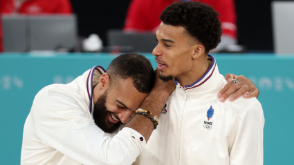 Victor Wembanyama elogia a Rudy Gobert antes del partido de playoffs.