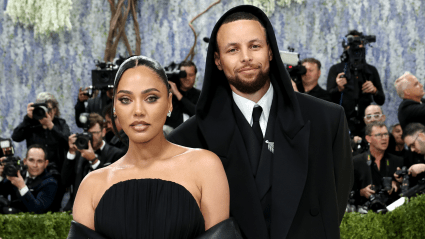 Steph Curry, de los Warriors, hizo una broma sobre los playoffs de la NBA en la Gala Met de 2026.