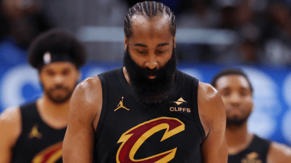 Los Cleveland Cavaliers tienen preocupación por una posible lesión de James Harden tras la derrota en el segundo partido.