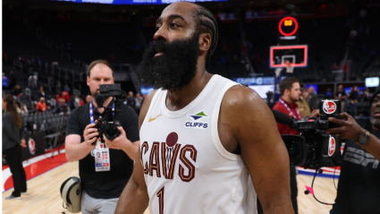 Un exjugador de la NFL insulta brutalmente a James Harden, a quien califica de "delirante".