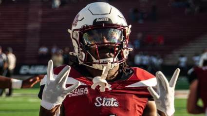 Los Buccaneers se deshacen de corredores veteranos a cambio de un novato veloz no drafteado.