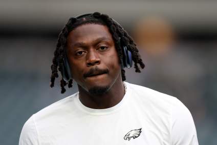 Exestrella de los Eagles hace una sincera confesión sobre AJ Brown en medio de rumores de traspaso a los Patriots.