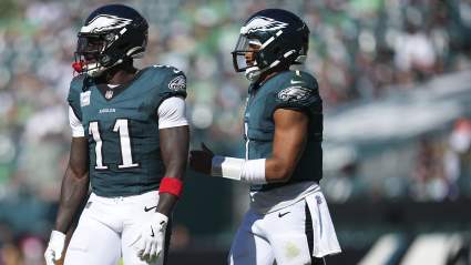 La reacción de Jalen Hurts ante la pregunta de los Eagles sobre el posible traspaso de AJ Brown causa revuelo.