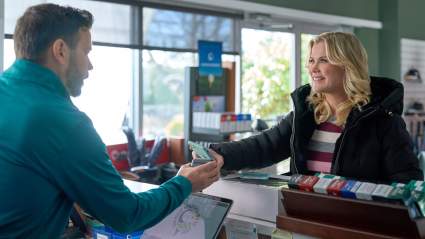Alison Sweeney celebra la nueva película de 'Los misterios de Hannah Swensen' con un mensaje conmovedor.