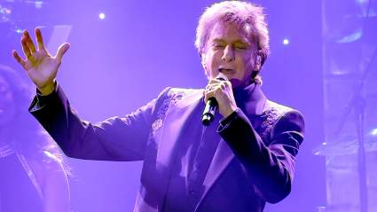Barry Manilow, de 82 años, revela en una entrevista sincera qué cirugías estéticas se ha realizado.