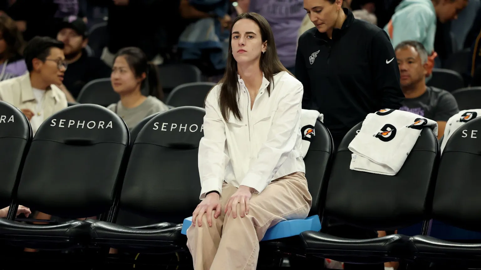 Un experto de la WNBA califica la baja de última hora de Caitlin Clark como una "clara infracción".