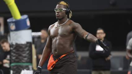Los Chargers fichan a otro ala cerrada inmediatamente después del traspaso de David Njoku.