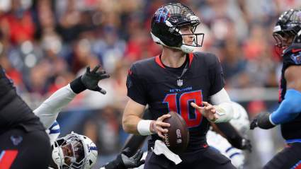 Un analista coloca al mariscal de campo de los Texans, Davis Mills, con un contrato de 7 millones de dólares, por encima de Deshaun Watson en el ranking de la NFL.