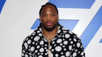 El corredor de los Ravens, Derrick Henry, comparte una actualización sobre su estado de salud tras el susto ocurrido durante los entrenamientos voluntarios.